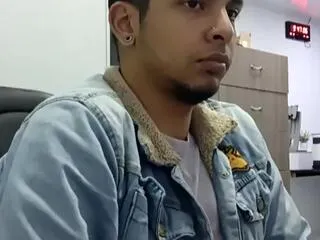 connor_wollf on Flirt4Free