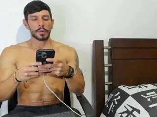 robert_hunk — Freechat on Flirt4Free