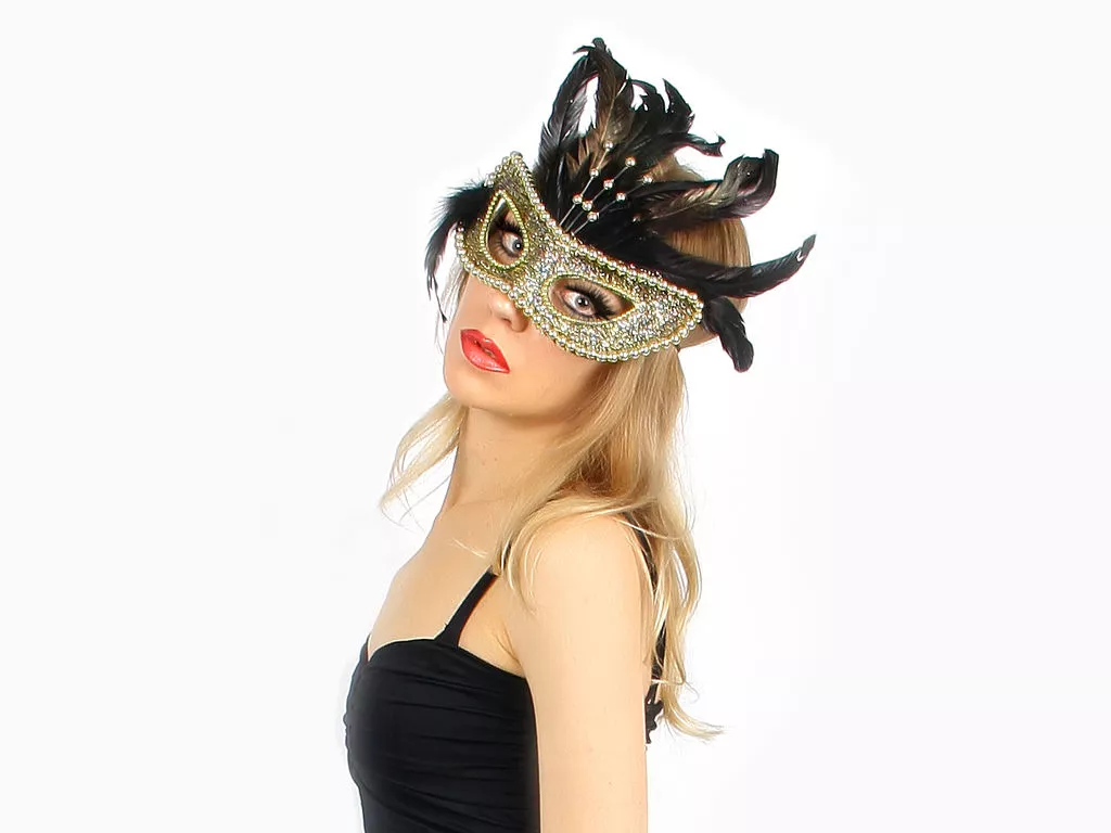 AmandaKing — Giving or receiving oral sex while I'm driving , watching porno, I roleplay- crazy secretary, innocent schoolgirl,  sexy doctor,  footfetish, pantyhorse, nylon, silk, heels, leather, jeans and fur fetish and of course I like to play mmmm...  that's...