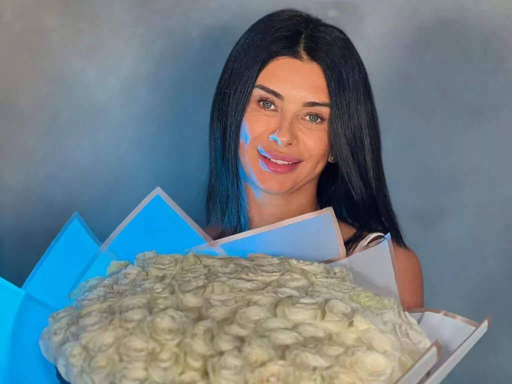 EmmaLevis — I appreciate honest people with strong values, great personality and intelligent