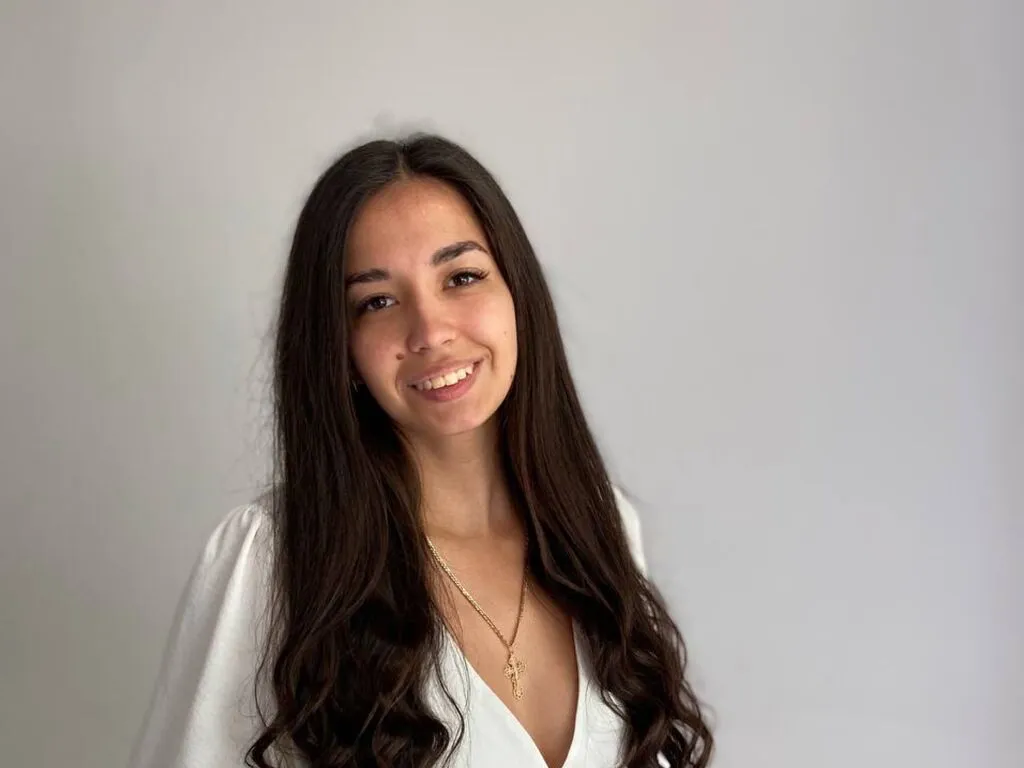 LettyKaminska — I love cozy vibes, soft music, gentle words, and attention that makes my cheeks blush a little I adore sweet treats, warm evenings, soft lights, and a bit of teasing flirt that makes my heart race 