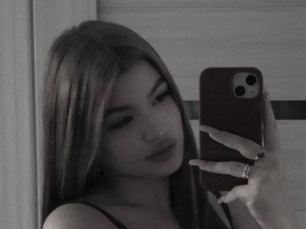 LoraineLutton — I love calm moments filled with music, creativity, long walks, soft lights, and cozy vibes that make everything feel warm and inspiring