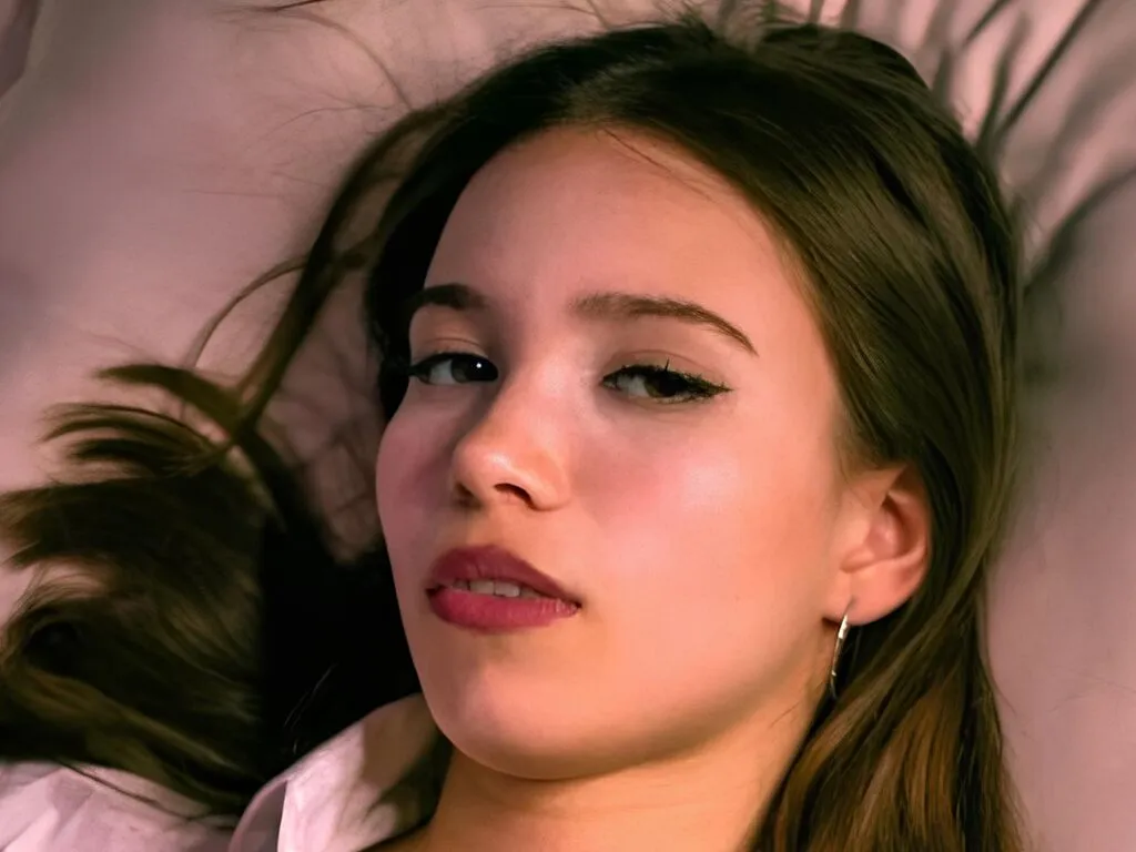 MiaHazard — I love surprises, gifts, I love fresh flowers, I love it when people give me compliments and talk to me heart to heart, I really love sweets, I love generous and positive men)