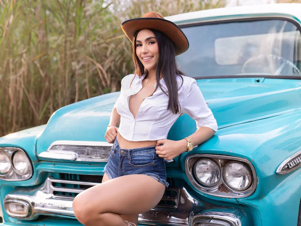 NinnaCrawford — Dancing, having fun and sharing stories with my friends and partner, I also love people with a nice sense of humor! 