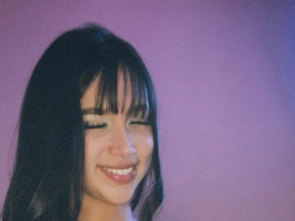 YamiRose — me gustan mucho los gatos los chocolates y la comida y salir a lugares hermosos y ser extrovertida, hot, y ser exitada por ti.