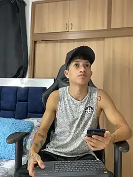 _CamiloBass on StripChat