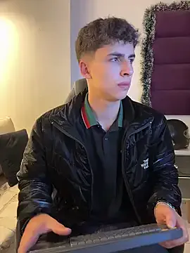 AdrianRinaldi on StripChat