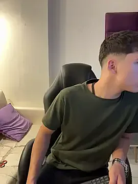 AdrianRinaldi on StripChat