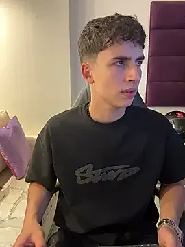 AdrianRinaldi on StripChat