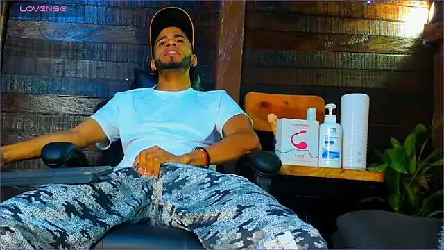 Alex_bigcock11_ on StripChat