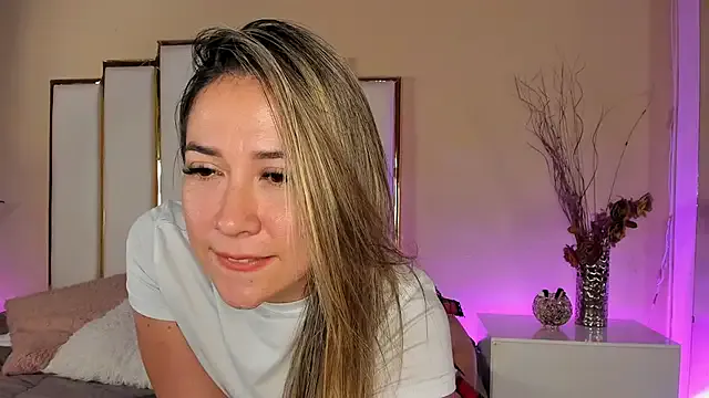 Alexandraa_Gomez on StripChat