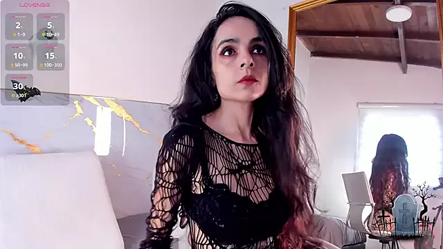 Alice_noir on StripChat