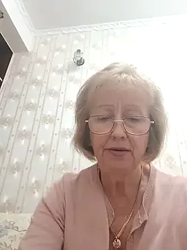 AlikaSwan5821 on StripChat