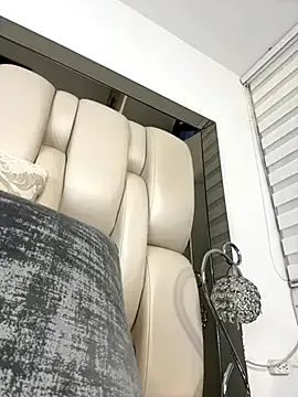 ALISSON_FOXXX1 on StripChat