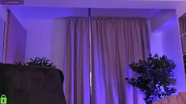 AllenaMoon on StripChat