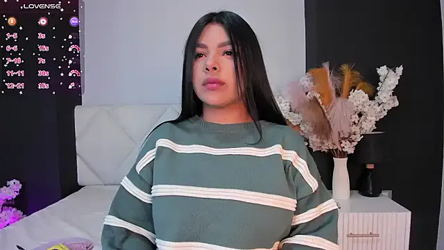 Amelia_Roux on StripChat