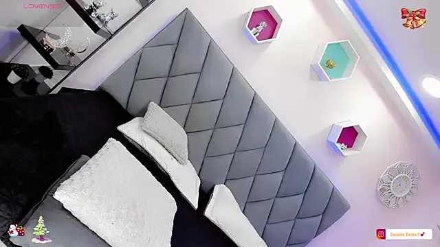 Amira_Ember on StripChat