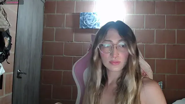 Andrea_camilaaa on StripChat