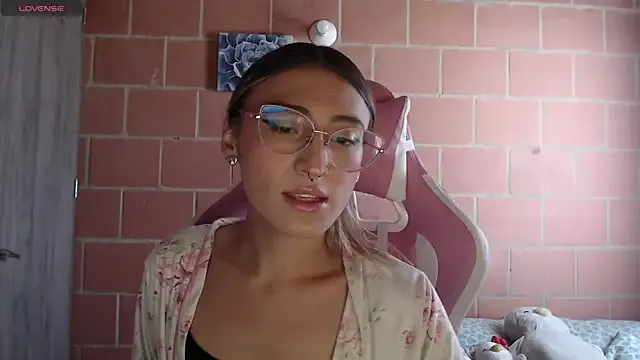 Andrea_camilaaa on StripChat