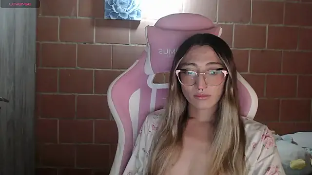 Andrea_camilaaa on StripChat