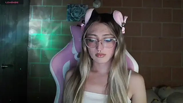 Andrea_camilaaa on StripChat