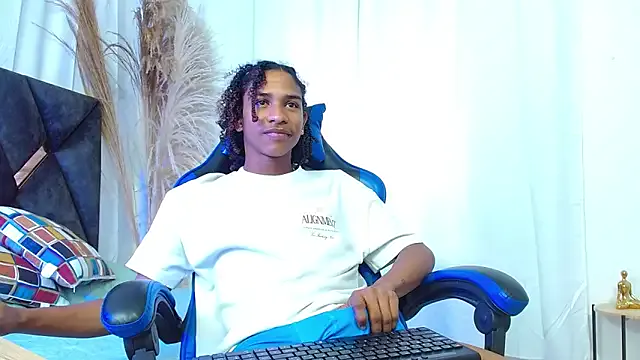 angelll18_ on StripChat