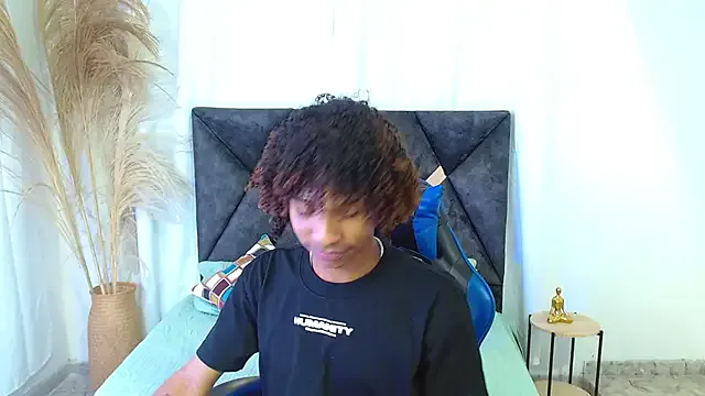 angelll18_ on StripChat