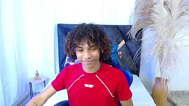 angelll18_ on StripChat