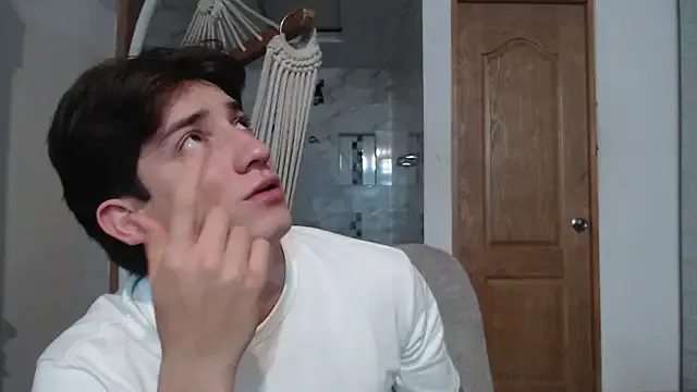 AteneoJr on StripChat