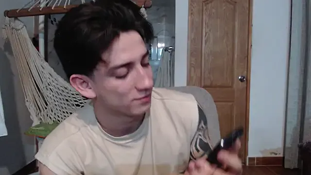 AteneoJr on StripChat