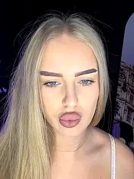 AubrieleRouj1 — Hei Aubri! I miss u 