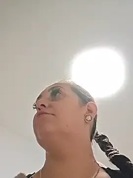 AvaDivaMilf on StripChat 