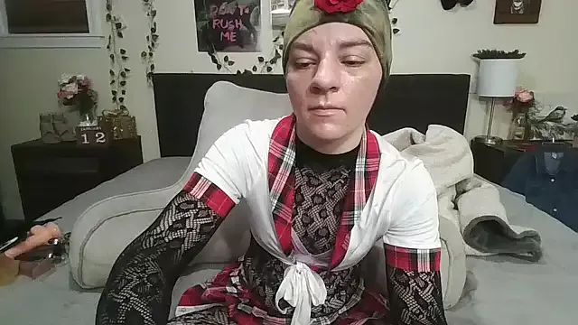 AverageRose on StripChat