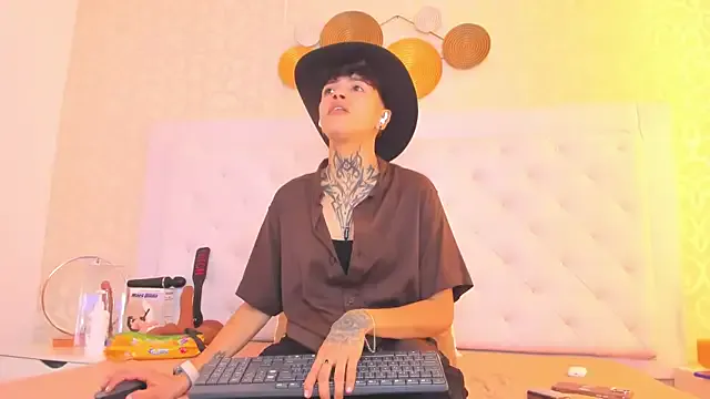 b3k_afrodict on StripChat