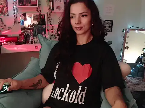 BeellyDance on StripChat