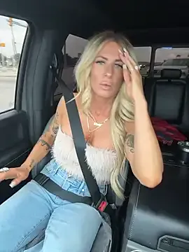 blondiluvsanal on StripChat