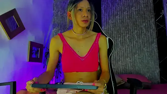 Caitlyn-Joness_ on StripChat