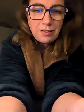 Canadian_BBW — Suck Tits-Spank & Finger Pussy Outside