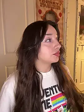 CharmingMaddie on StripChat