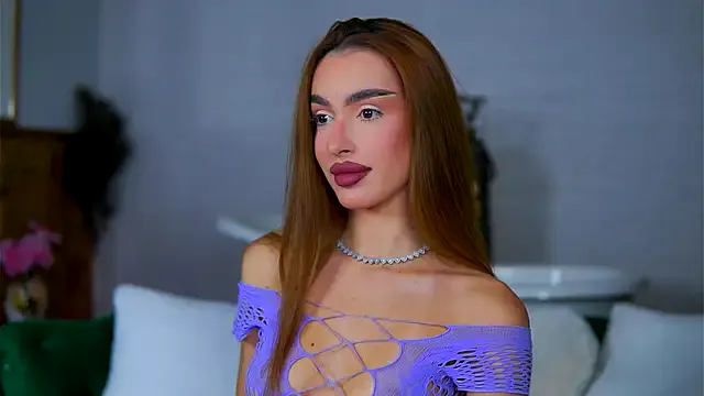 ClaraBenatti on StripChat