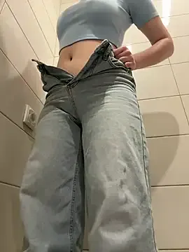 Cumonmme on StripChat