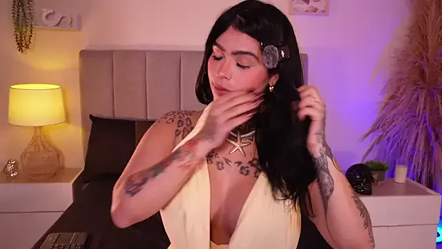 curvyliciousss on StripChat