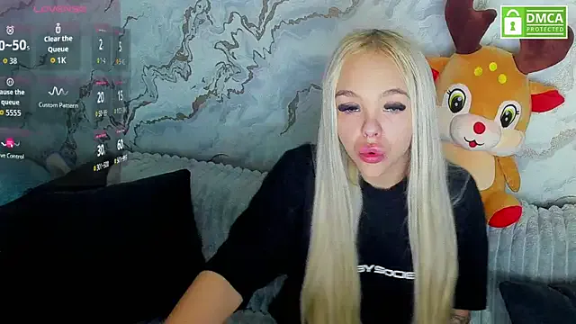 Daisy_Abby03 on StripChat