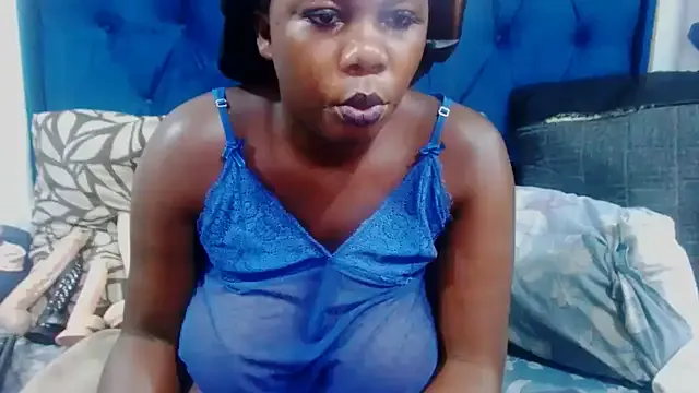 DarkCherryx on StripChat