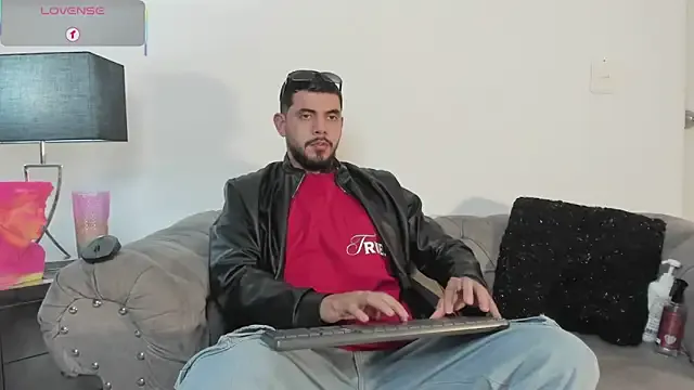 Dimitri_Bass on StripChat