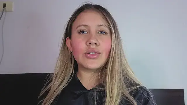 eleecttraa_12 on StripChat