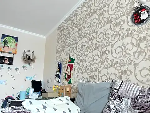 ElektraShine29 on StripChat