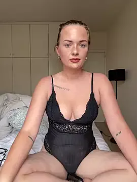 ElenaRebelle on StripChat