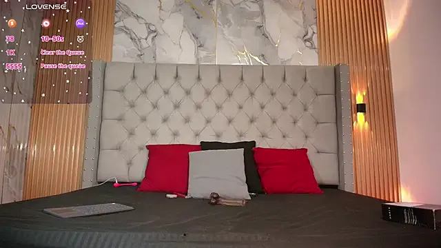 Ema_Jonees on StripChat