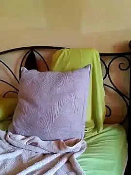 emiliemilf — Topless dehors